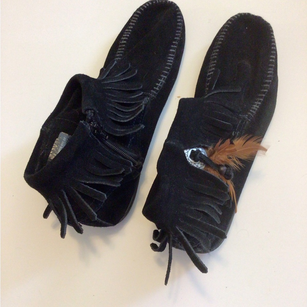 Minnetonka black moccasins size 10